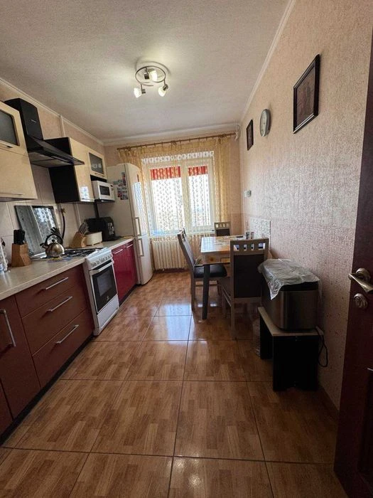Продам 3 комнатную квартиру Чешка  12 квартал (недалеко от Т