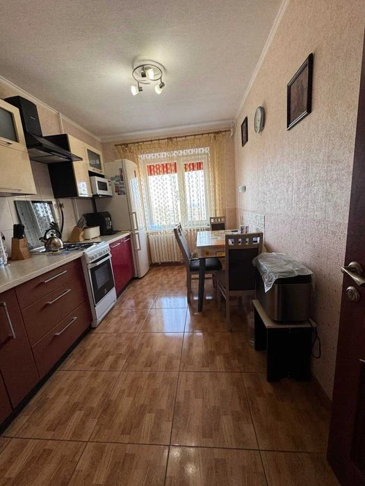 Продам 3 комнатную квартиру Чешка 12 квартал (недалеко от Т