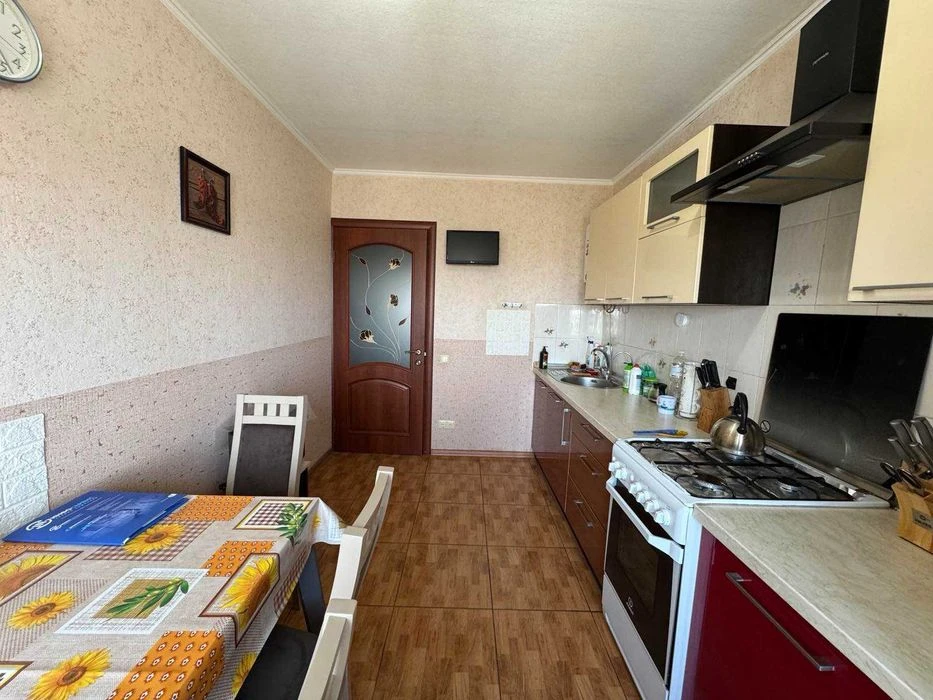 Продам 3 комнатную квартиру Чешка  12 квартал (недалеко от Т