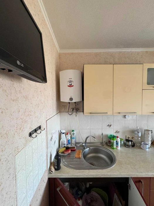 Продам 3 комнатную квартиру Чешка  12 квартал (недалеко от Т