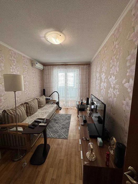 Продам 3 комнатную квартиру Чешка  12 квартал (недалеко от Т