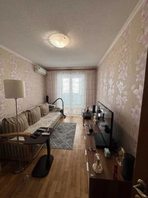 Продам 3 комнатную квартиру Чешка  12 квартал (недалеко от Т