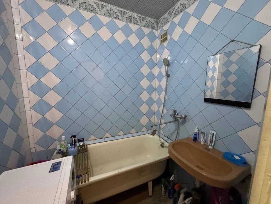 Продам 3 комнатную квартиру Чешка  12 квартал (недалеко от Т