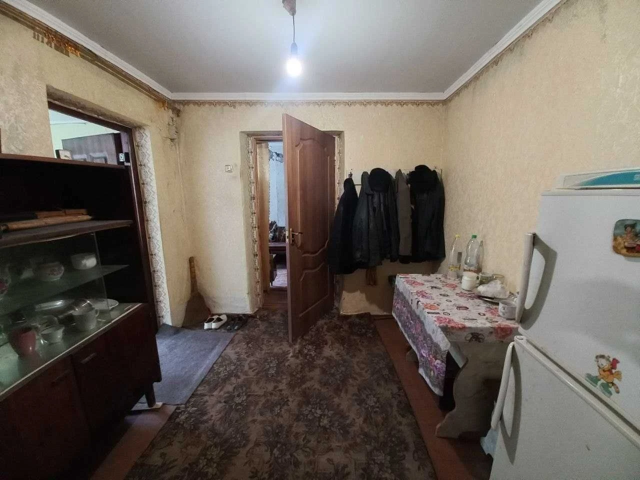 Продаж частини будинку із власною земельною ділянкою та влас