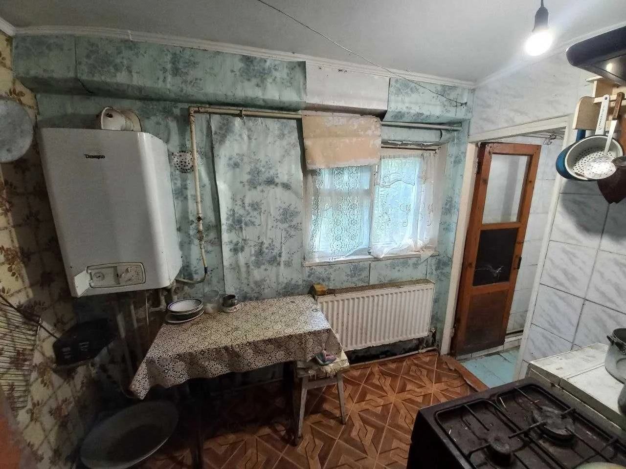 Продаж частини будинку із власною земельною ділянкою та влас