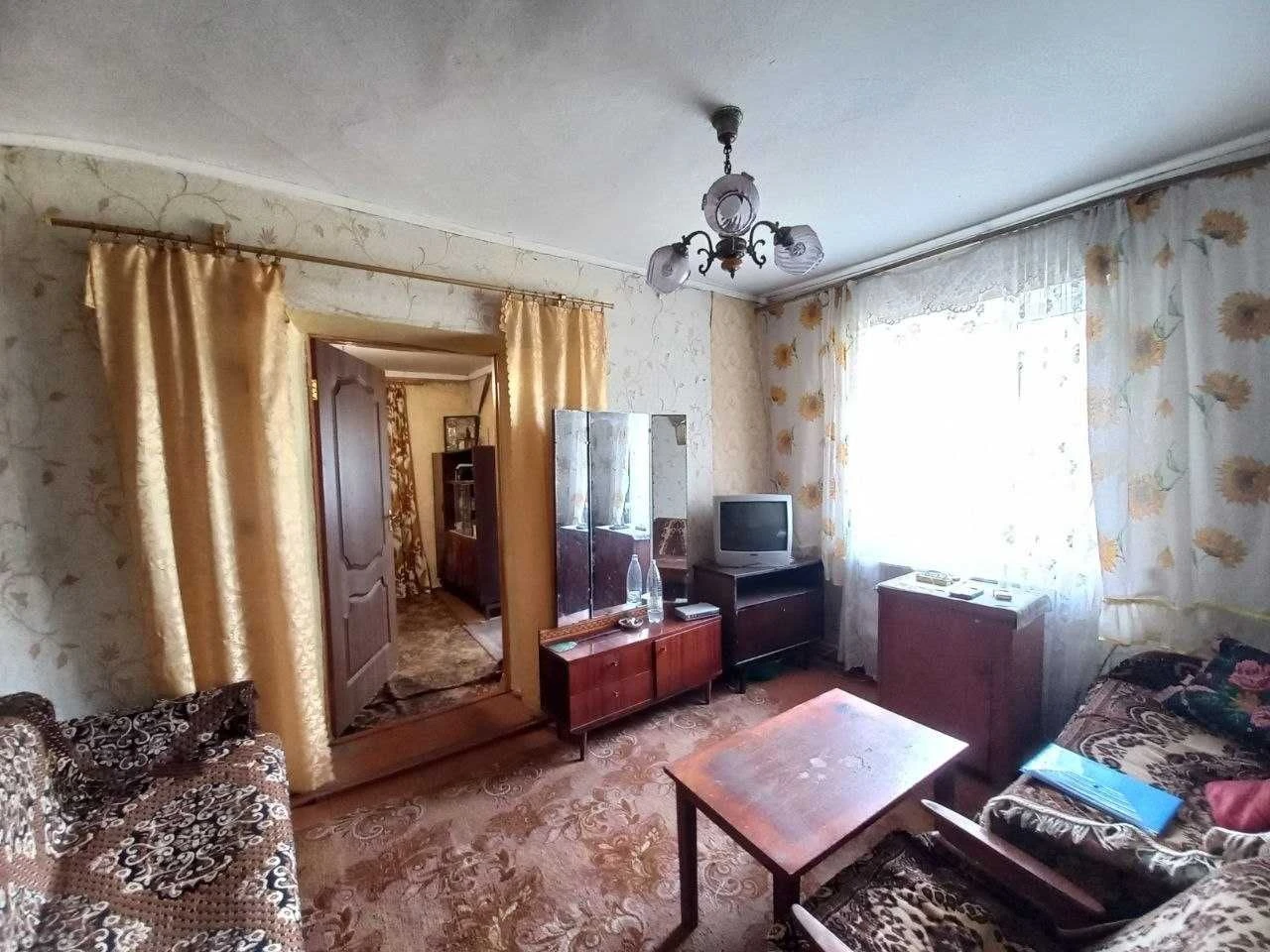 Продаж частини будинку із власною земельною ділянкою та влас
