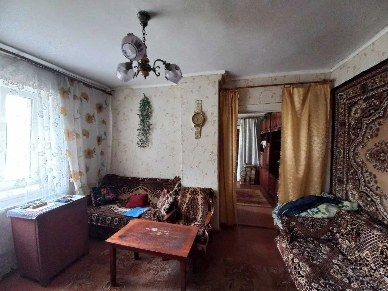 Продаж частини будинку із власною земельною ділянкою та влас