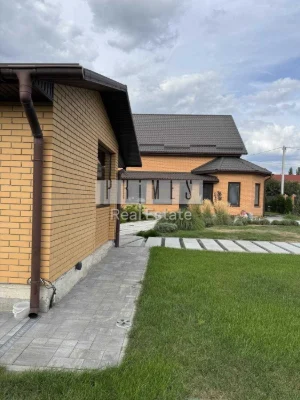 Продаж садиби із 2х будинків на 15 сотках в ЖМ Луквиця, Обух