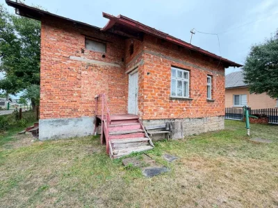 Продається частина будинку у передмісті Стрия