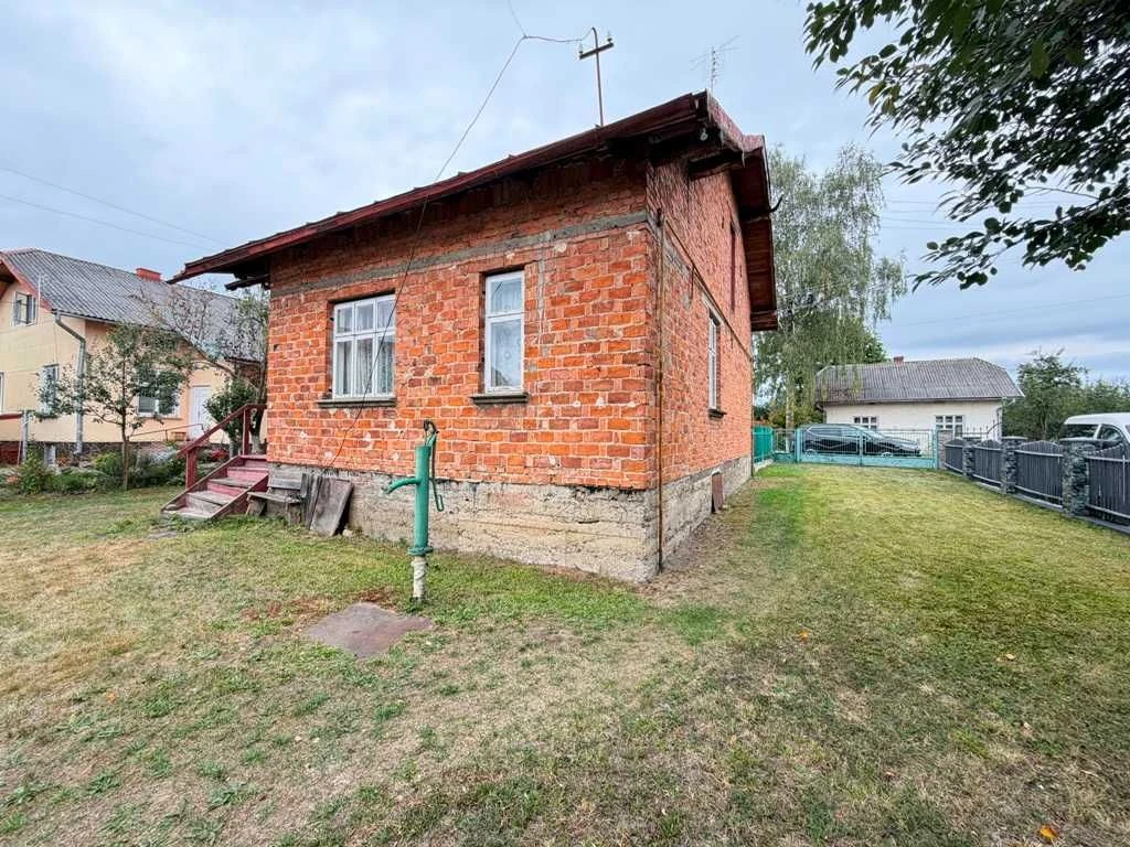 Продається частина будинку у передмісті Стрия
