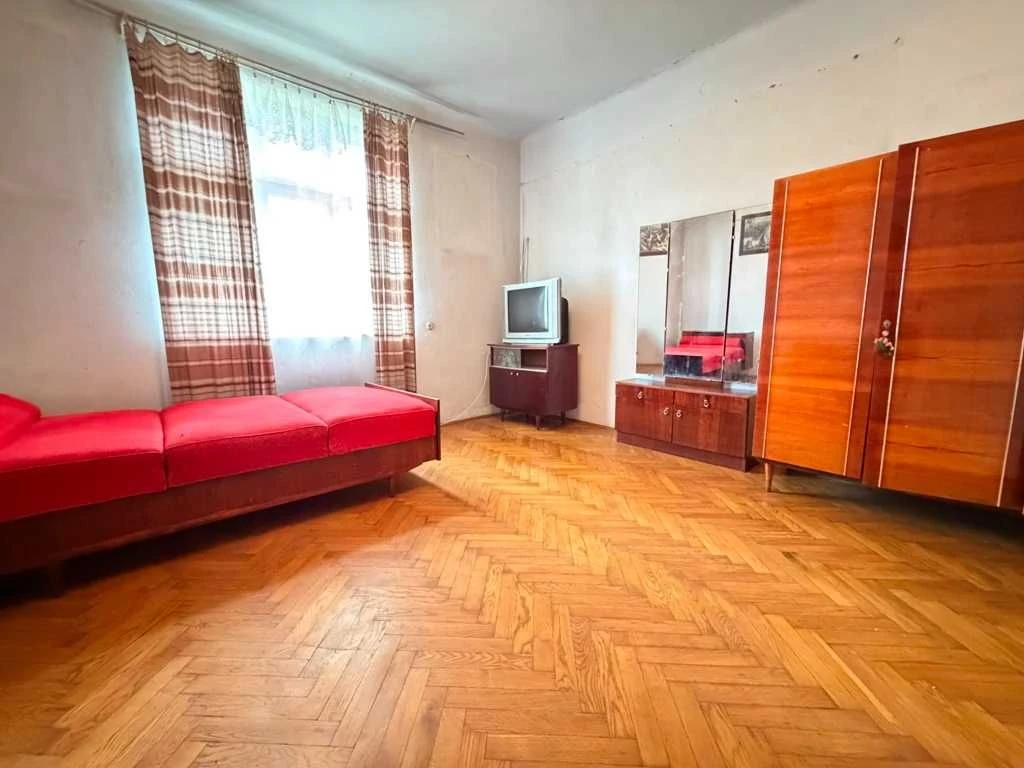 Продається частина будинку у передмісті Стрия