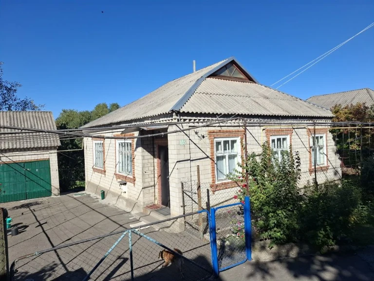 Будинок з виходом до річки