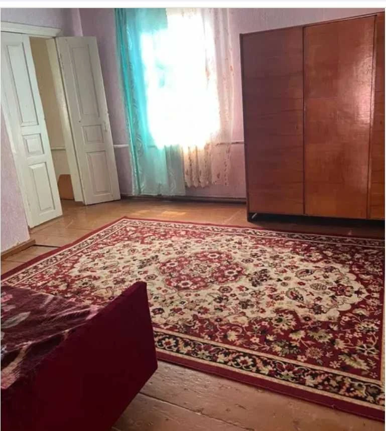 Продам дом в Змиеве. Газовое отопление .Участок 5 сот. лична