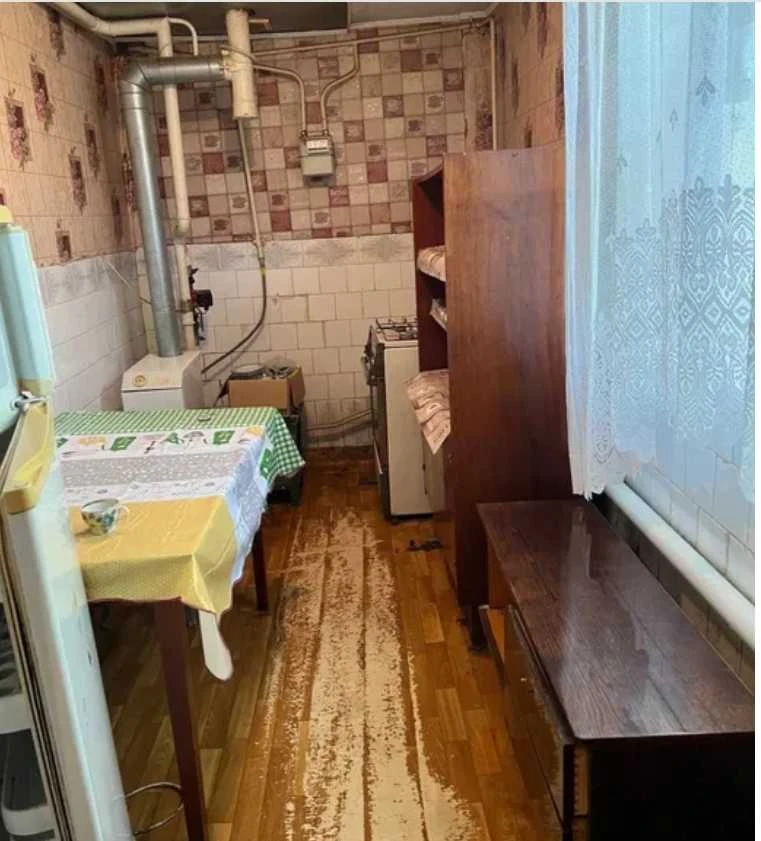 Продам дом в Змиеве. Газовое отопление .Участок 5 сот. лична