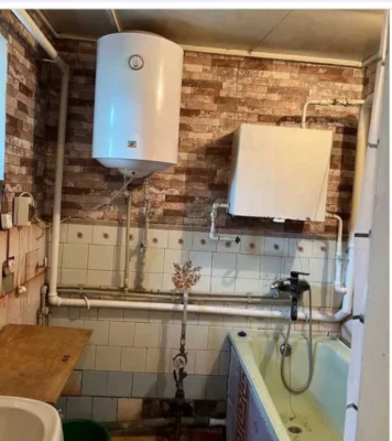 Продам дом в Змиеве. Газовое отопление .Участок 5 сот. лична