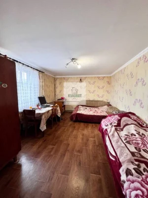 Продам двоповерховий компактний будинок зі зручностями. Можл