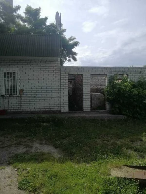 Продаж будинку з земельною ділянкою