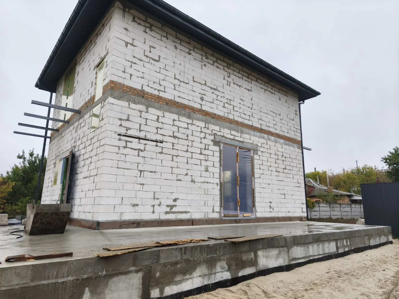 Продаж будинку в Крюкові біля мосту []