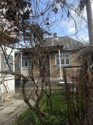 Продам будинок в місті Ржищів в.Троїцька 19
