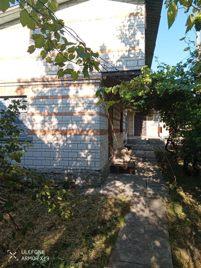Продам будинок в місті Ржищів в.Троїцька 19