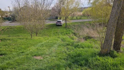 Земельна ділянка над озером, неподалік від центру міста Ягот