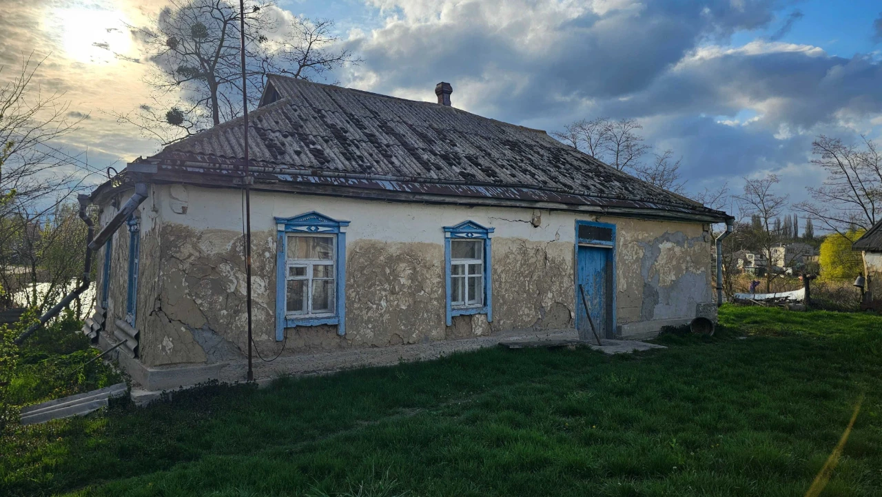 Земельна ділянка над озером, неподалік від центру міста Ягот