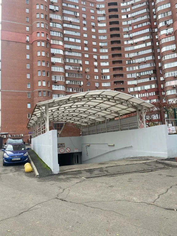 Продаж підземного паркомісця Позняки Ахматової