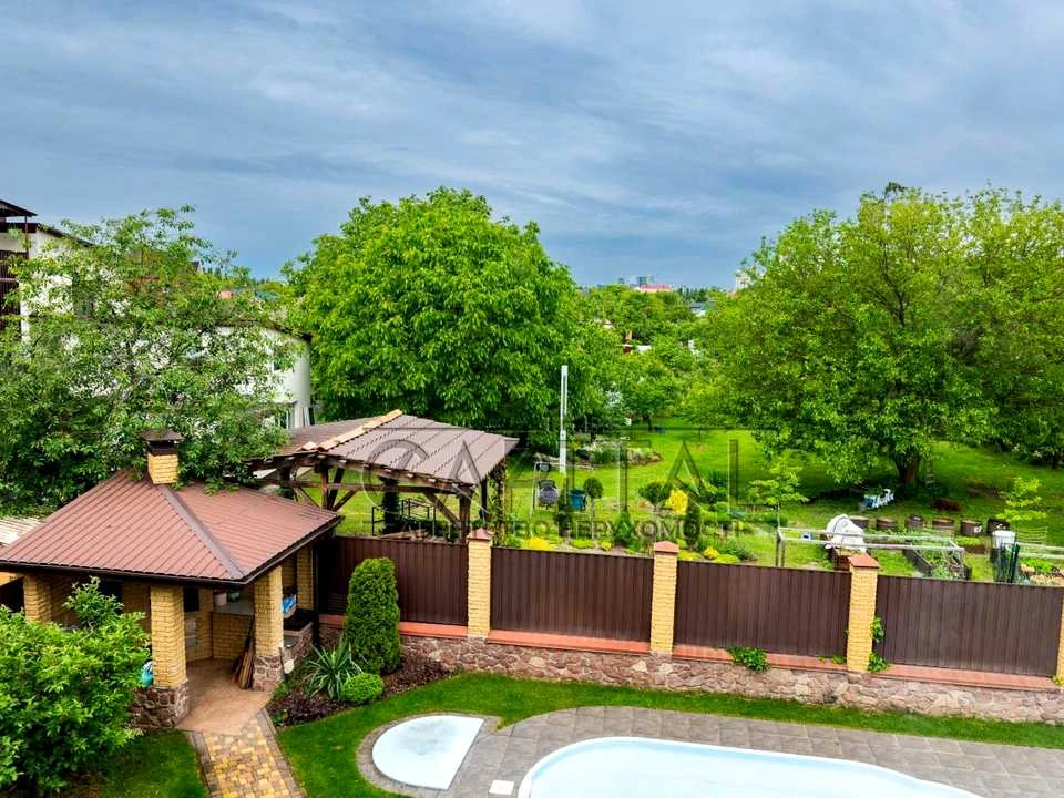 Будинок. Київ, Центральна вул.