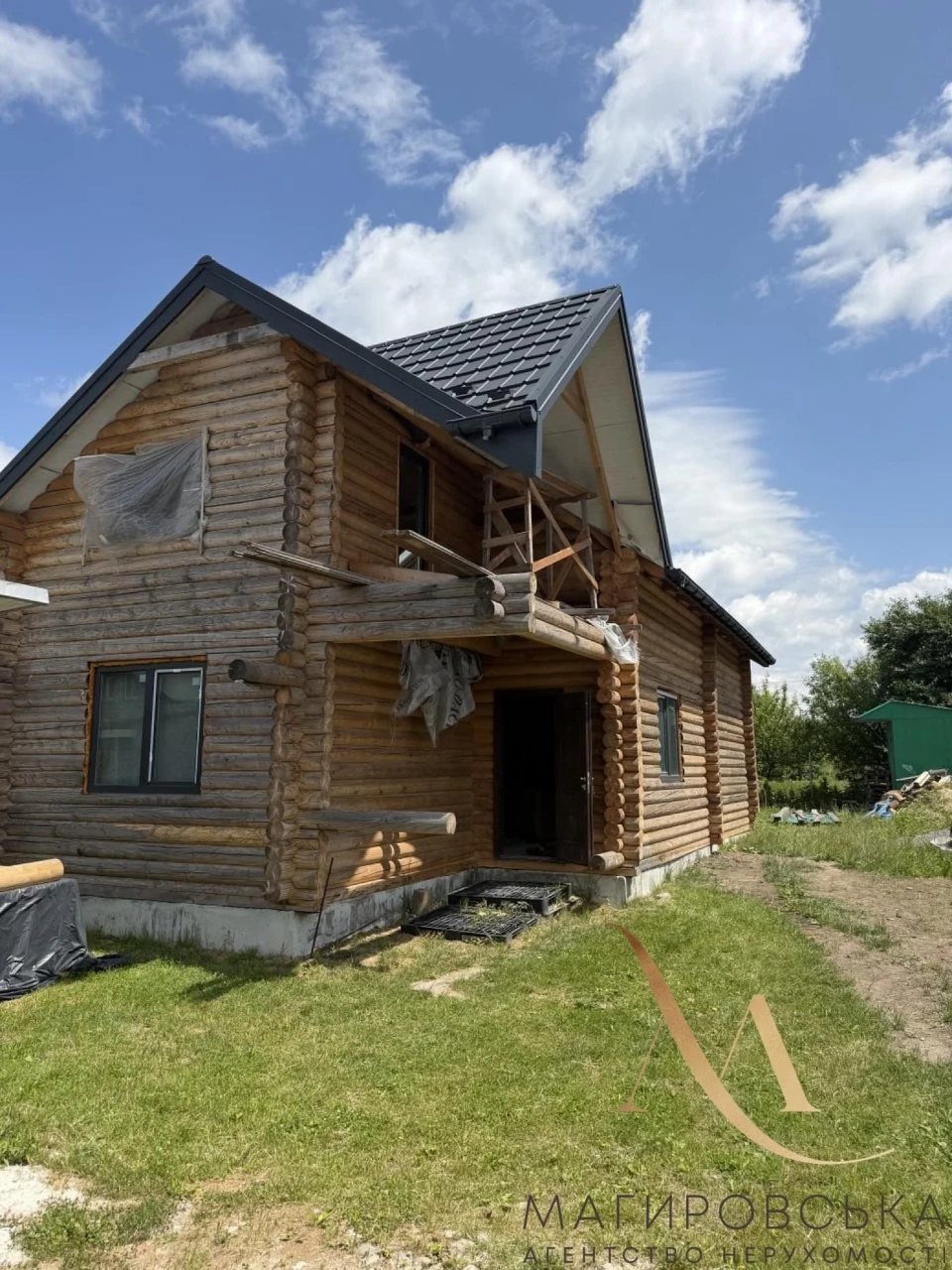 Продаж будинку зі зруба на ділянці під інд. будівництво по в