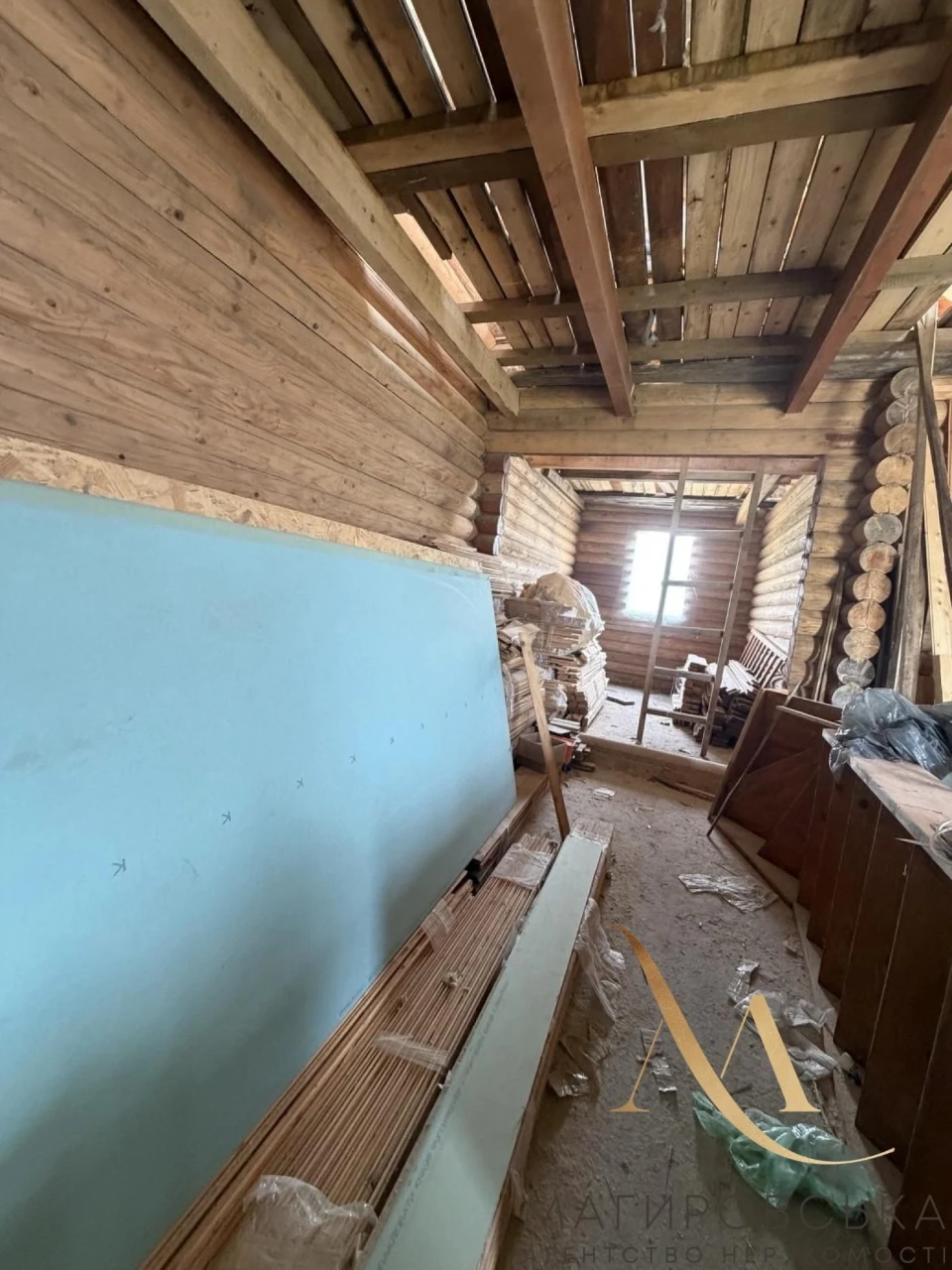 Продаж будинку зі зруба на ділянці під інд. будівництво по в