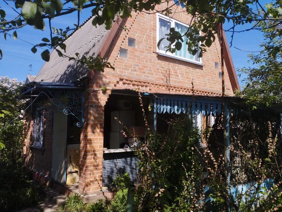 Продам двоповерхову цегляну дачу, свердловина, світло, сад,