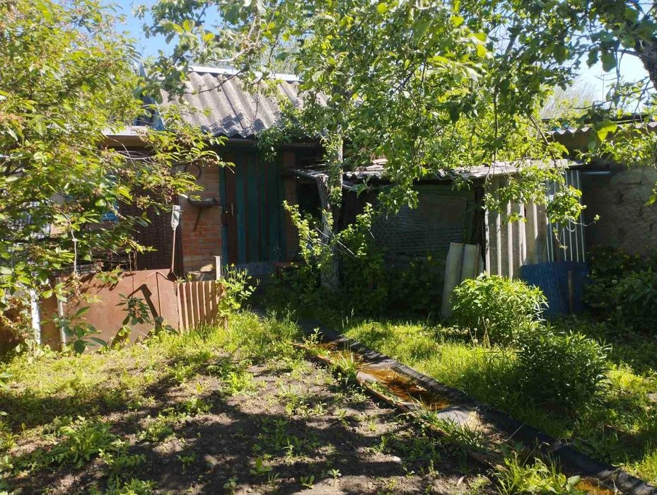 Продам двоповерхову цегляну дачу, свердловина, світло, сад,