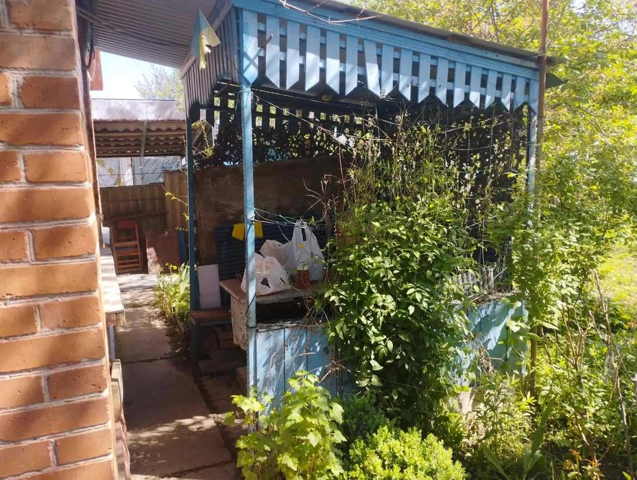 Продам двоповерхову цегляну дачу, свердловина, світло, сад,