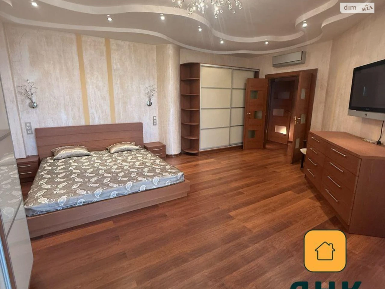 Продаж Квартира Середній Фонтан