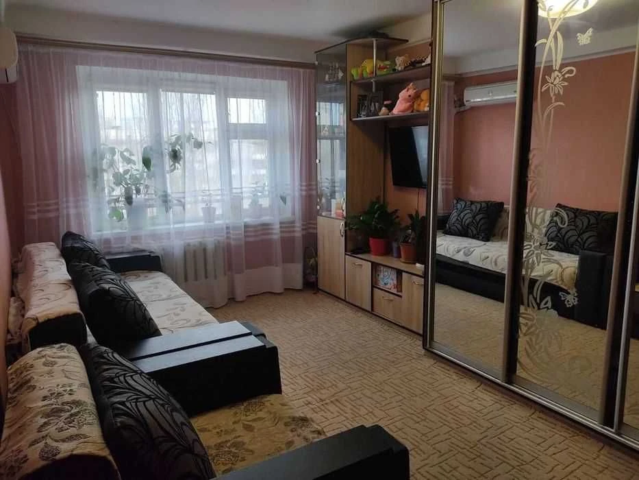 Срочно! 2х комнатная чешка на Таирово! Средний этаж!