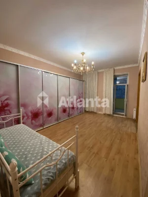 В продаже 4-комнатная квартира на 1 этаже с большим балконом