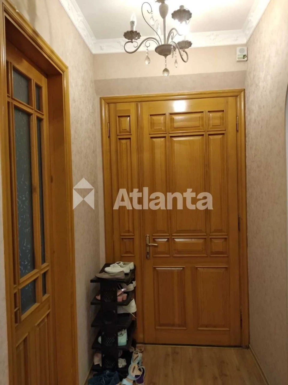 В продаже 4-комнатная квартира на 1 этаже с большим балконом