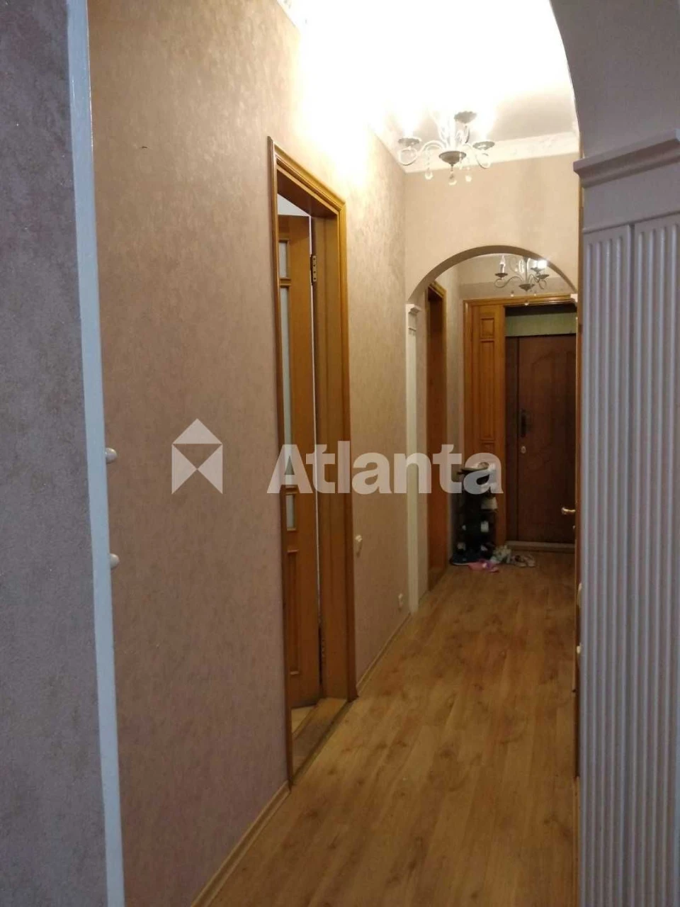 В продаже 4-комнатная квартира на 1 этаже с большим балконом