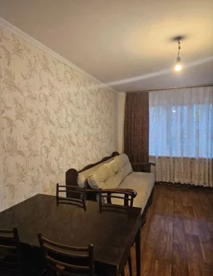 продам трьохкімнатну квартиру вул. Академіка корольова