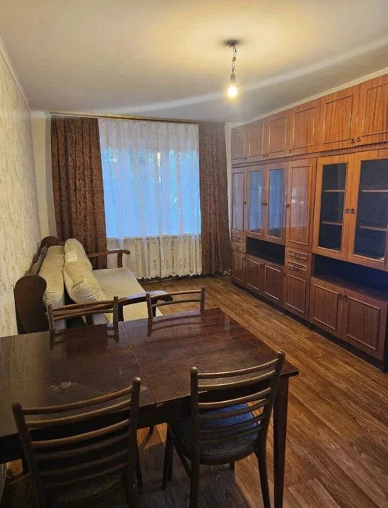 продам трьохкімнатну квартиру вул. Академіка корольова