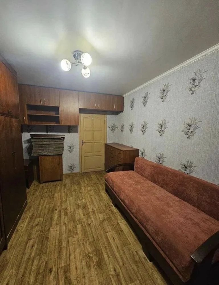 продам трьохкімнатну квартиру вул. Академіка корольова