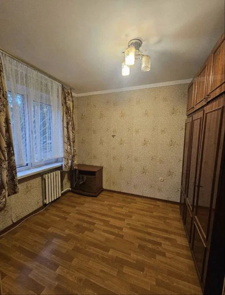 продам трьохкімнатну квартиру вул. Академіка корольова