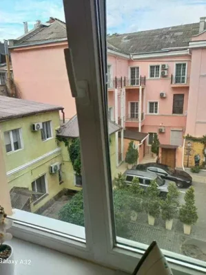 baz-06 Продам студию в центре с ремонтом