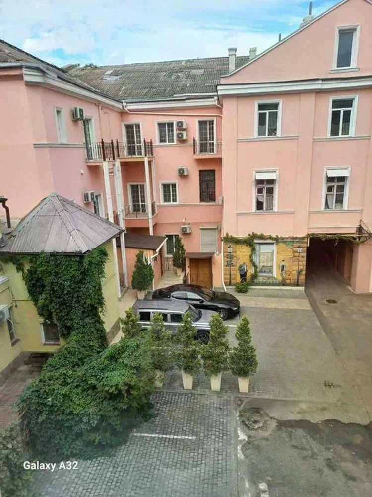 baz-06 Продам студию в центре с ремонтом