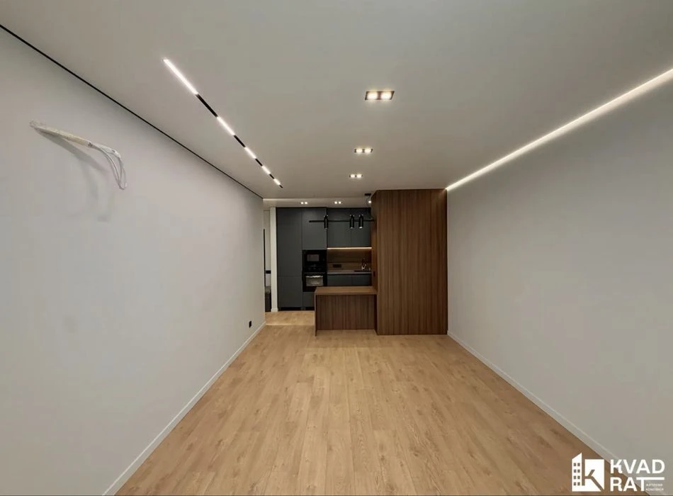 Простора 2кім квартира +кухня студія з ремонтом, біля ТРЦ Ве