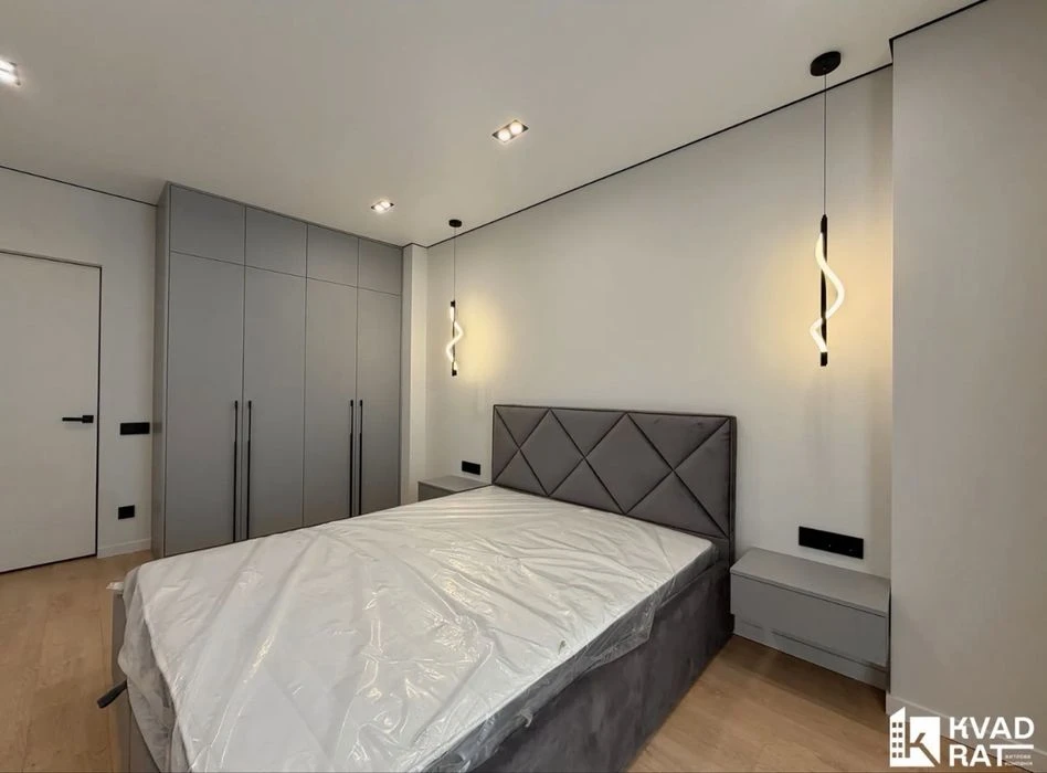 Простора 2кім квартира +кухня студія з ремонтом, біля ТРЦ Ве