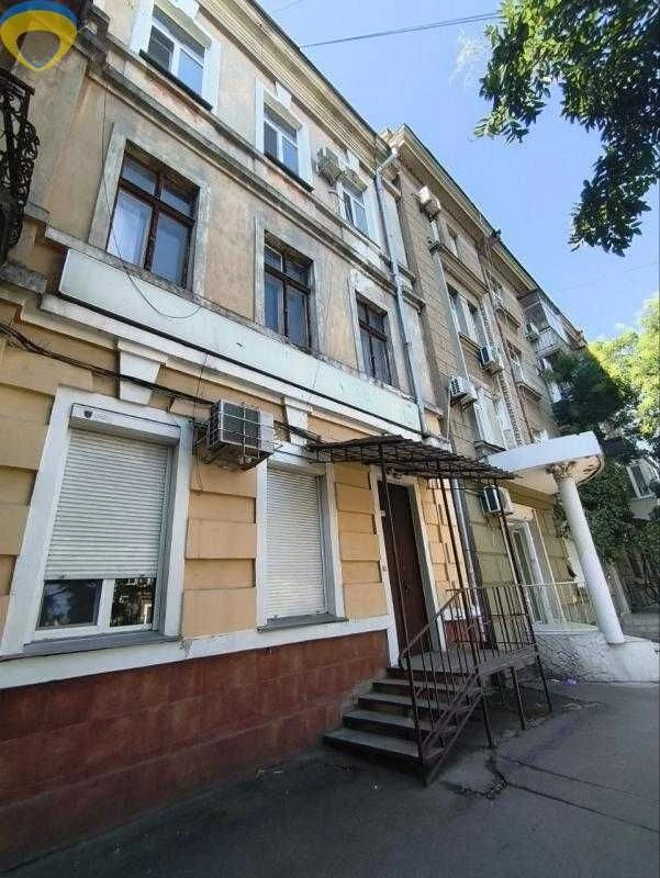 Продам красивую 4-х комнатную красивую квартиру в центре Оде