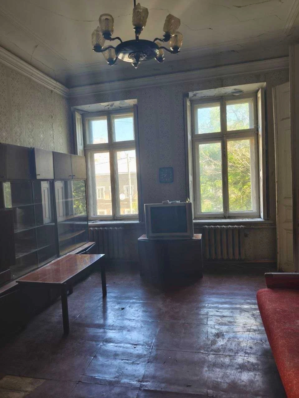 Продам красивую 4-х комнатную красивую квартиру в центре Оде