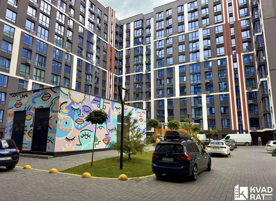 Простора 2кім квартира +кухня студія з ремонтом, біля ТРЦ Ве