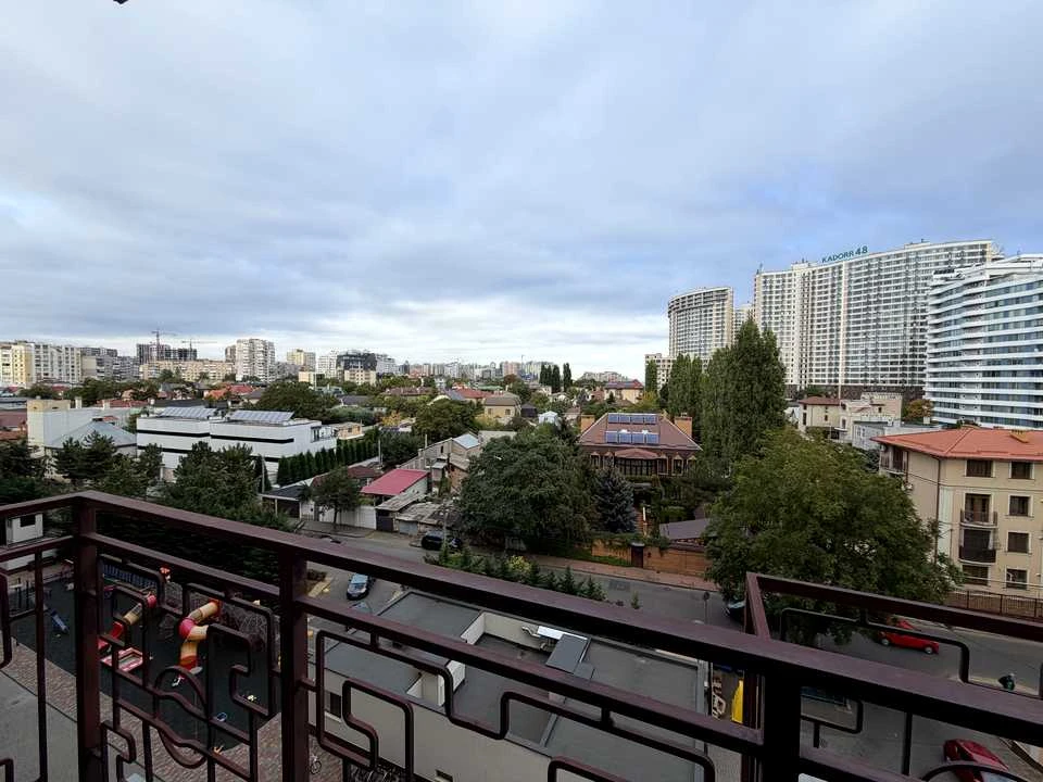 Квартира. Одеса, Літературна вул.